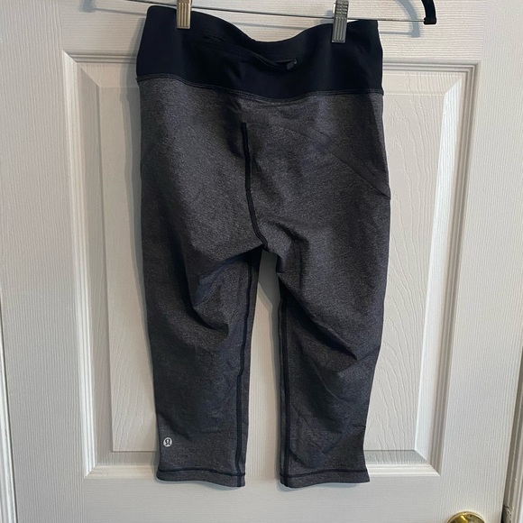 Lululemon Smooth Stride Crop - Picture 5 of 6